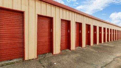 Drive up storage units at Copper Safe Storage in Hattiesburg.