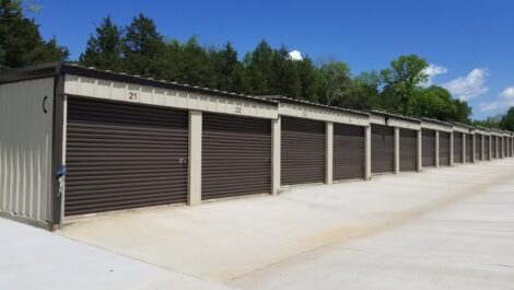 Drive-up units at 840 Self Storage Parking in Murfreesboro.