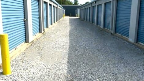Drive-up storage units at Copper Safe Storage - Selma in Selma, AL.