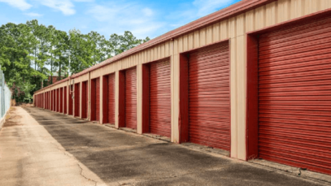 Drive up storage units for Copper Safe Storage in Hattiesburg.