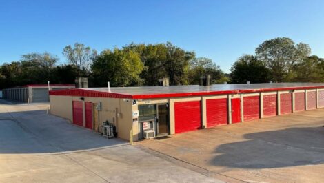 Office and drive up units at Copper Safe Storage in Fort Worth.