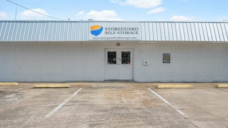 Storefront of StoreGuard Self-Storage in Hinesville, GA.