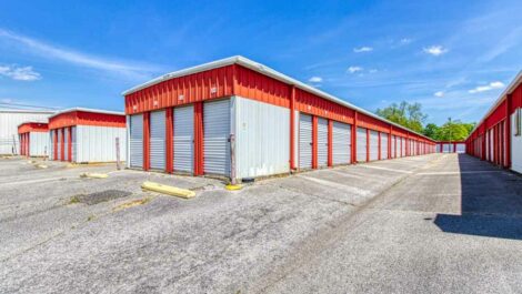Outdoor self storage at Radiant Storage in Tuscaloosa.