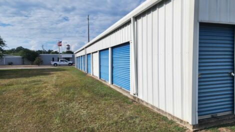 Exterior of storage facility in Columbia, MS.